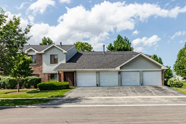 906 Cross Creek Drive #A2, Roselle, IL 60172