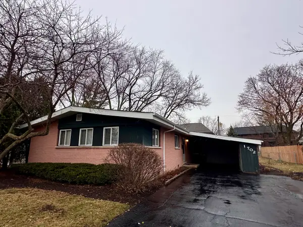 1702 W Oakton Street, Arlington Heights, IL 60004