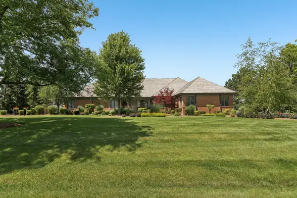 1960 Abbotsford Drive, Inverness, IL 60010
