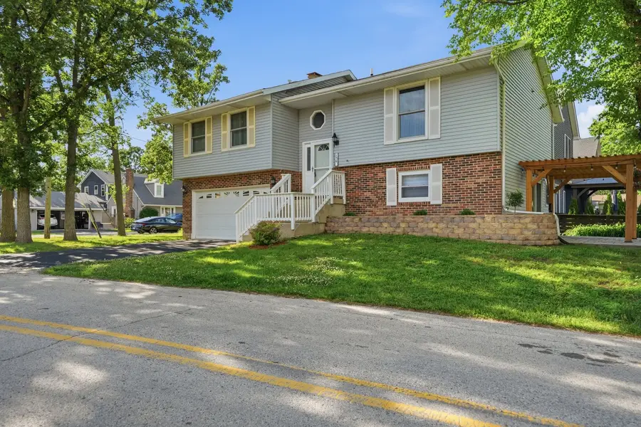 136 Edgewater Drive, Crystal Lake, IL 60014 - #2