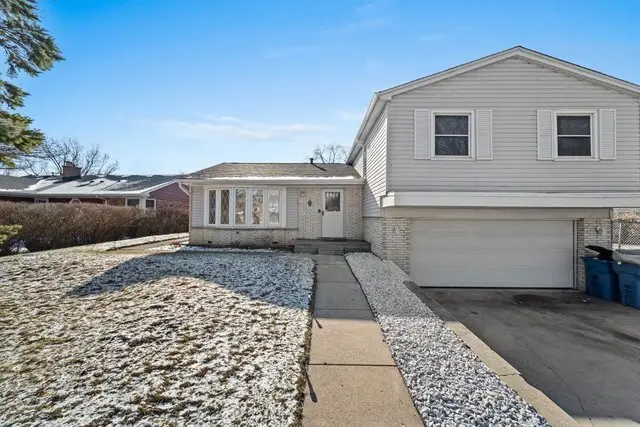 2017 E Seneca Lane, Mount Prospect, IL 60056 - #1