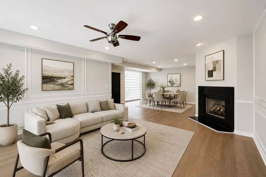 308 W Evergreen Avenue #2, Chicago, IL 60610 - #2