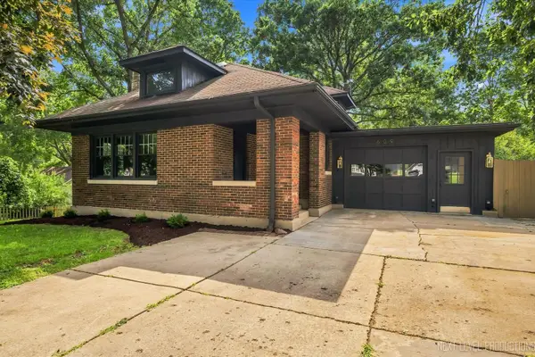 609 S 5th Avenue, St. Charles, IL 60174