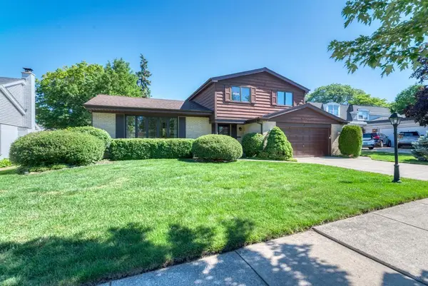 910 W White Oak Street, Arlington Heights, IL 60005