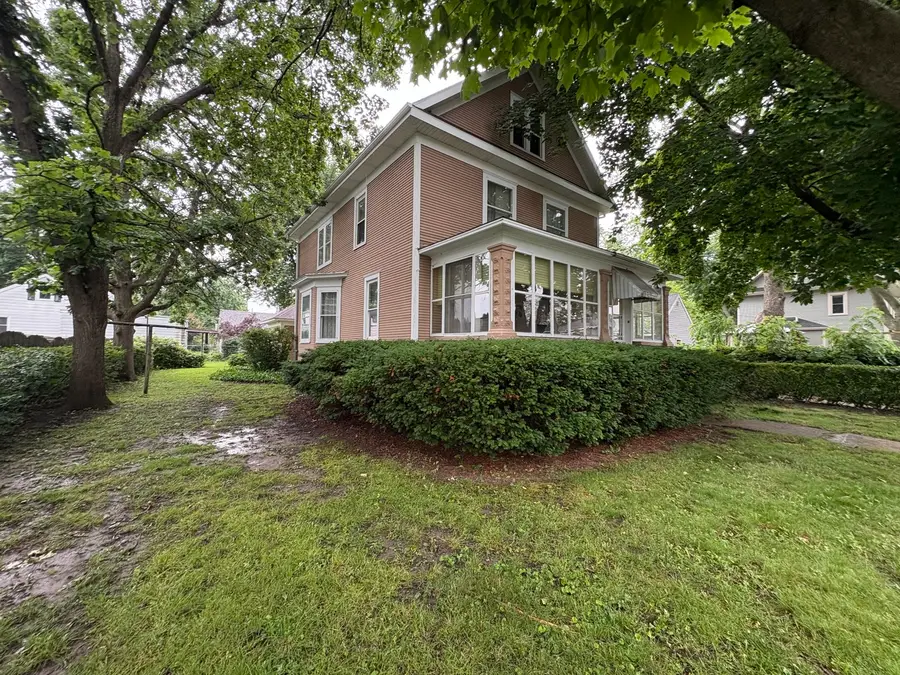 220 E Avenue, Rochelle, IL 61068 - #2