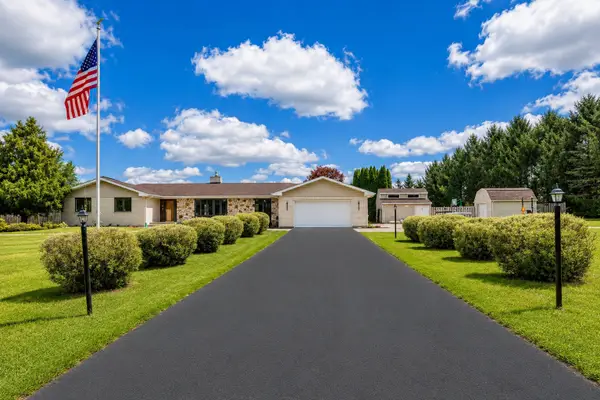 704 N Rose Farm Road, Woodstock, IL 60098