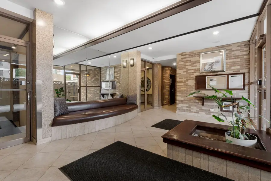 6121 N Sheridan Road #3A, Chicago, IL 60660 - #2