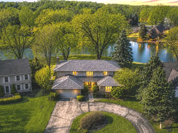 9 Buckingham Drive, Sugar Grove, IL 60554