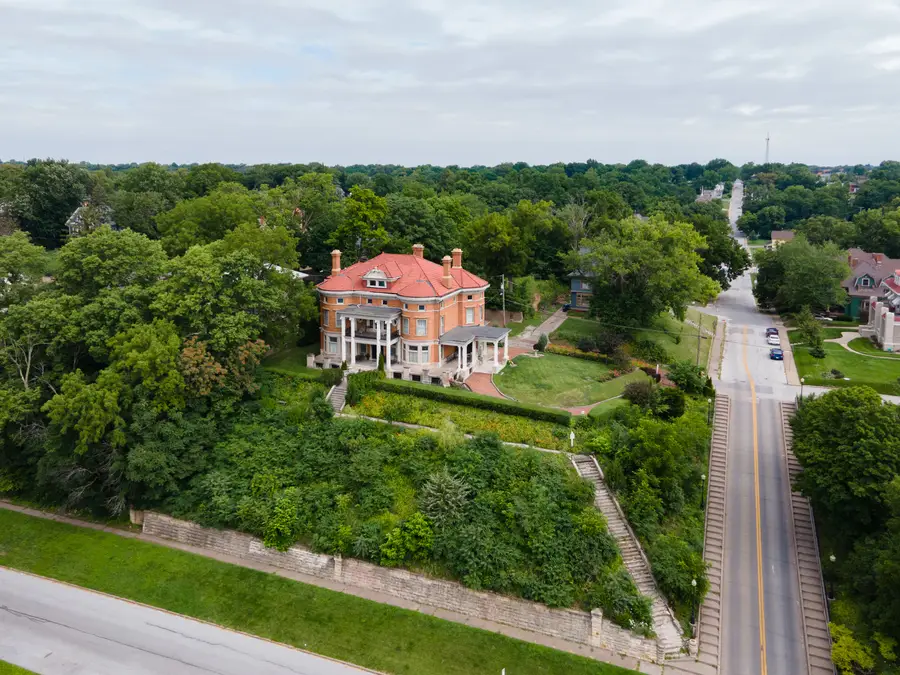 412 W 6th Street, Davenport, IA 52803 - #3