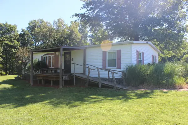 3042 Cannon Gardens Road, Salem, IL 62881
