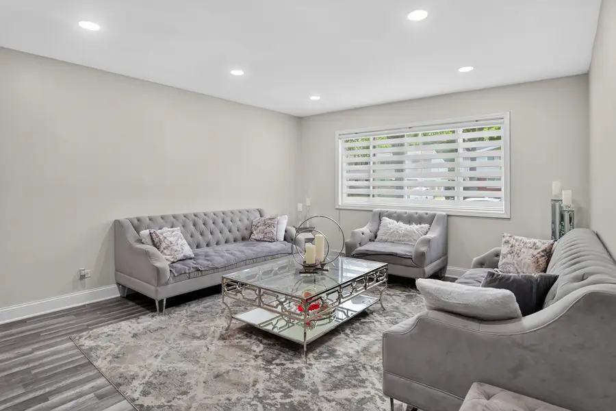 9447 Meadow Lane, Des Plaines, IL 60016 - #3