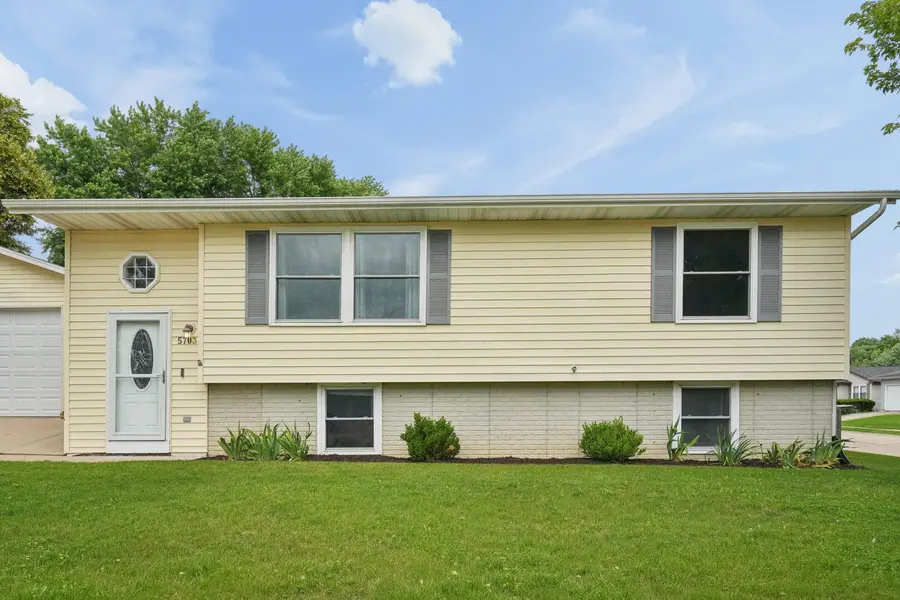 5703 N Linwood Avenue, Davenport, IA 52806 - #2