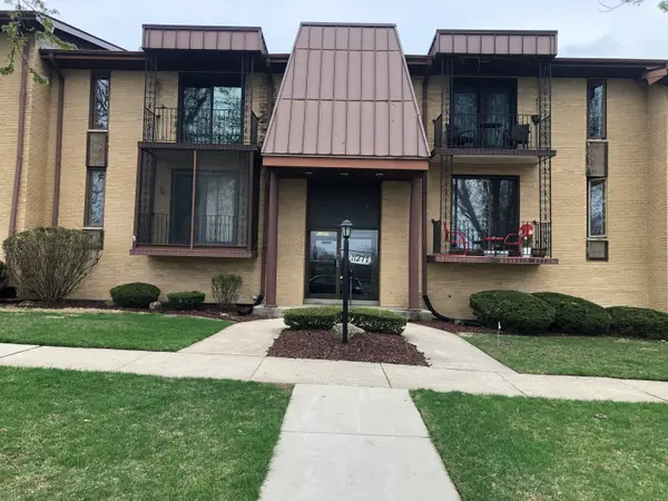 11277 S Roberts Road S #E, Palos Hills, IL 60465