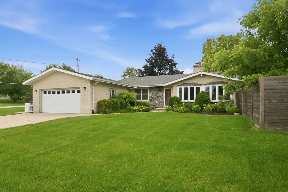 8401 W 85th Street, Hickory Hills, IL 60457 - #1