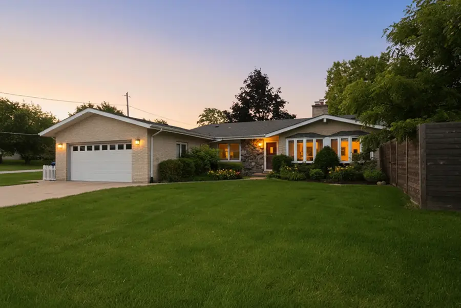 8401 W 85th Street, Hickory Hills, IL 60457 - #2