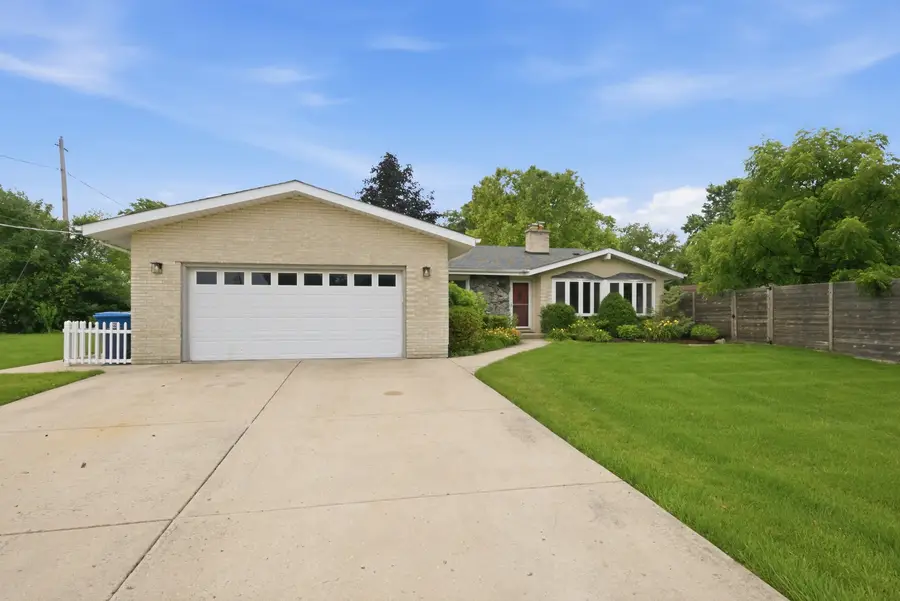8401 W 85th Street, Hickory Hills, IL 60457 - #3