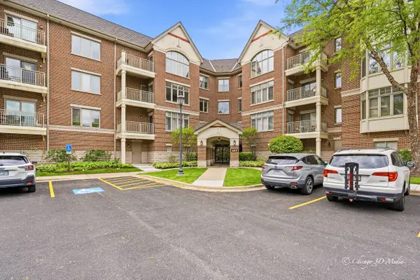 445 Village Green Parkway #304, Lincolnshire, IL 60069