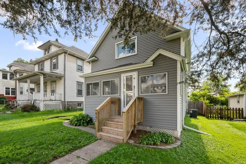 421 39th Street, Moline, IL 61265 - #1