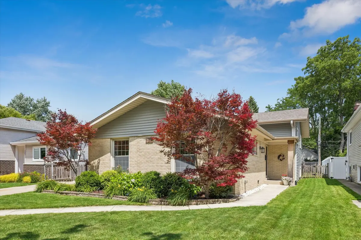 139 S Milton Avenue, Glen Ellyn, IL 60137 - #1