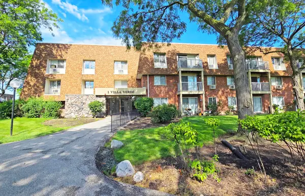 1 Villa Verde Drive #305, Buffalo Grove, IL 60089