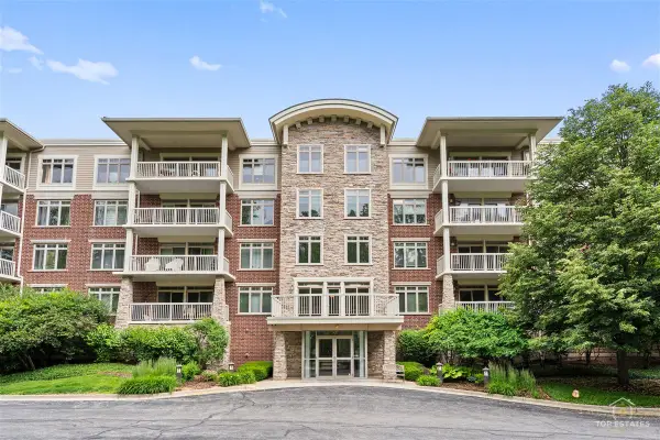425 Benjamin Drive #205, Vernon Hills, IL 60061