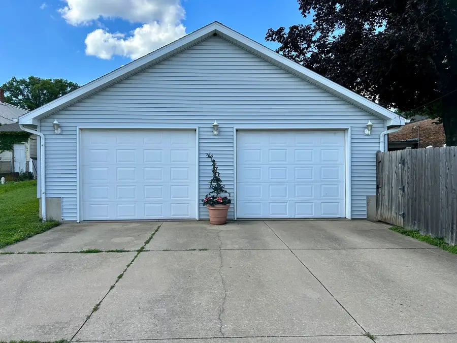 123 E Erie Street, Spring Valley, IL 61362 - #2