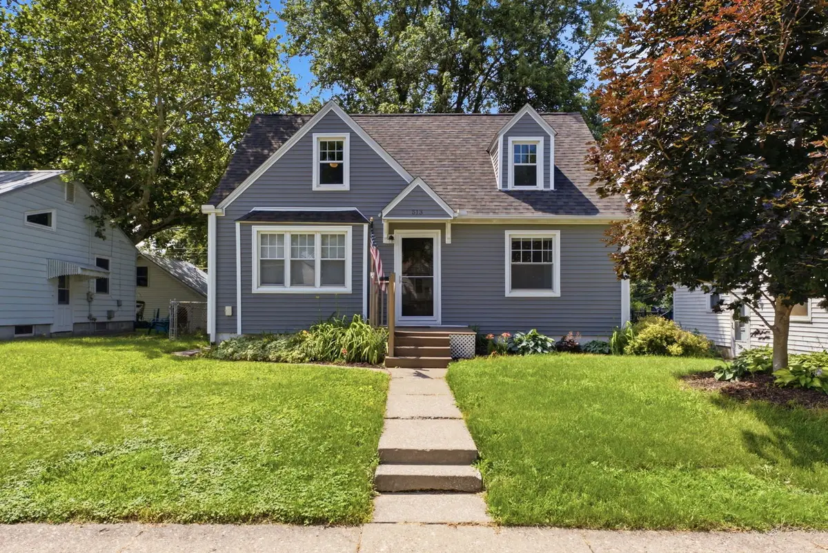 513 W 29th Street, Davenport, IA 52803 - #1