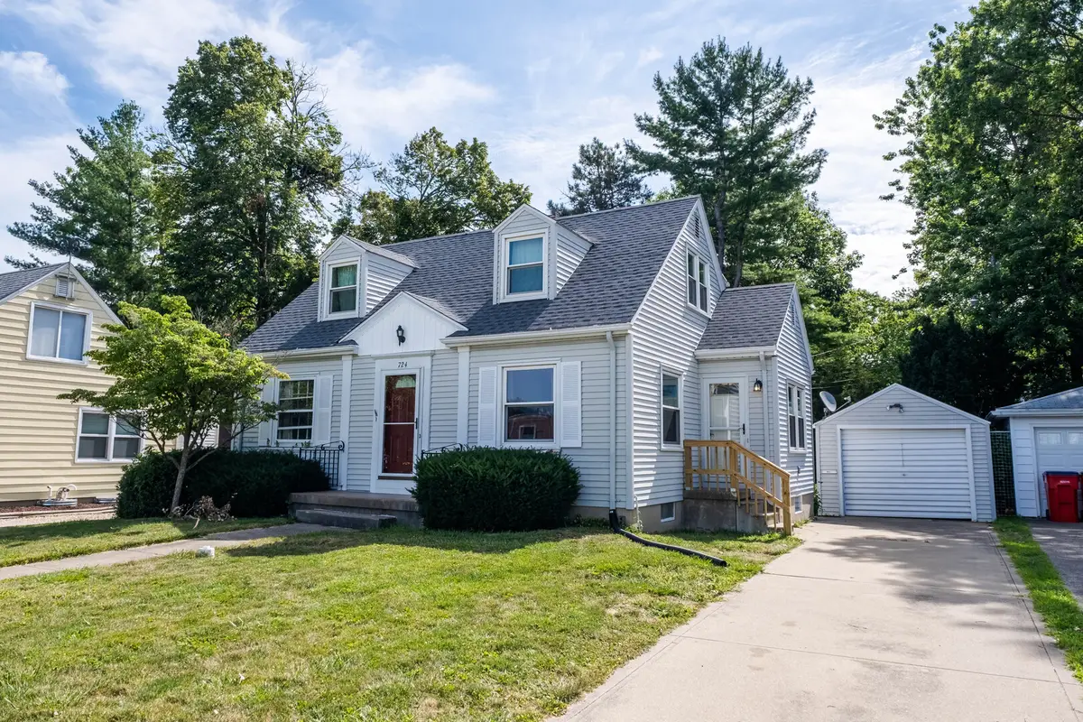 724 S New Street, Champaign, IL 61820 - #1