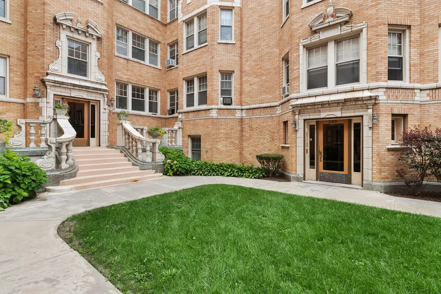 245 Washington Boulevard #2B, Oak Park, IL 60302 - #2