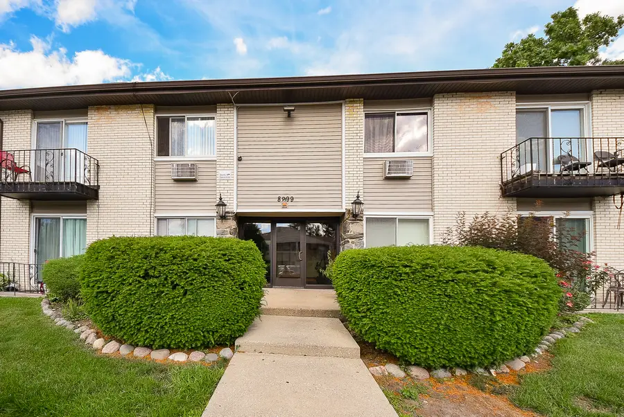 8999 Kennedy Drive #2B, Des Plaines, IL 60016 - #3
