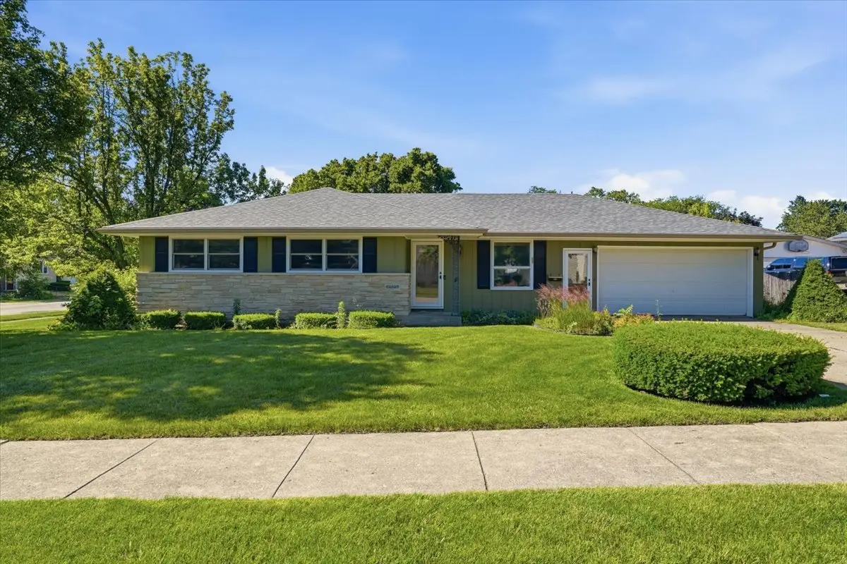2705 Adelaide Avenue, Waukegan, IL 60087 - #1