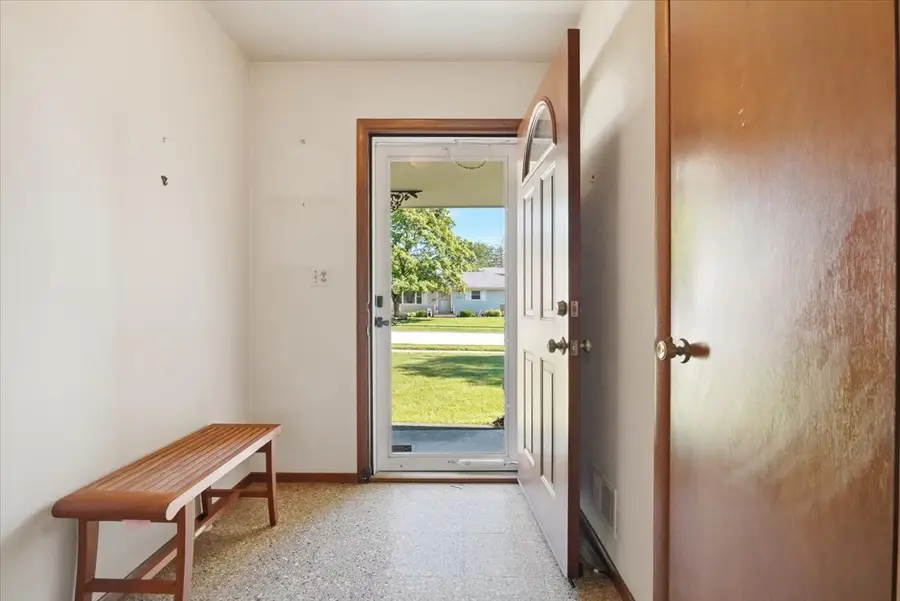 2705 Adelaide Avenue, Waukegan, IL 60087 - #3
