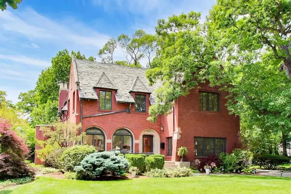 8844 S Pleasant Avenue, Chicago, IL 60643