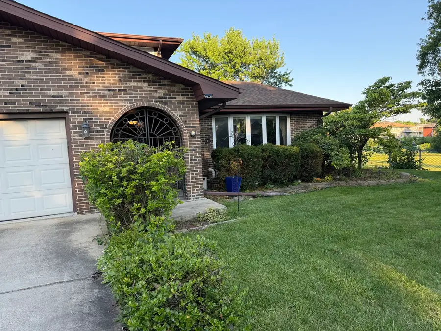 8541 S 83rd Avenue, Hickory Hills, IL 60457 - #2