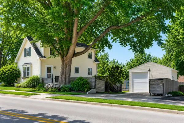 1212 Dean Street, St. Charles, IL 60174