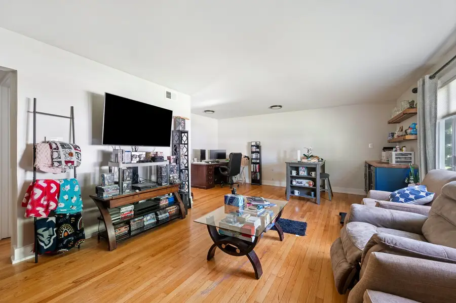 831 S Wisconsin Avenue, Villa Park, IL 60181 - #2