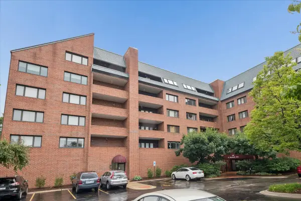 101 S Summit Avenue #512, Park Ridge, IL 60068