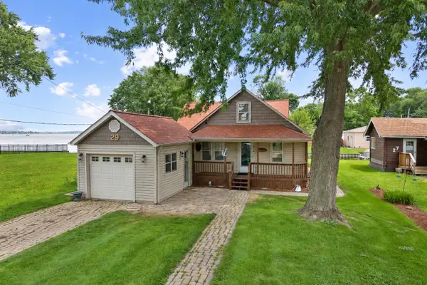 29 Atwater Parkway, Fox Lake, IL 60020