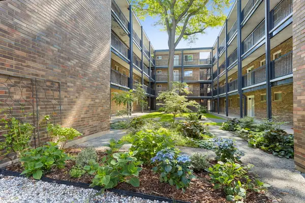 1321 W Birchwood Avenue W #206, Chicago, IL 60626