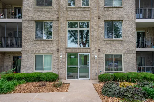 6810 Ridge Point Drive #1A, Oak Forest, IL 60452