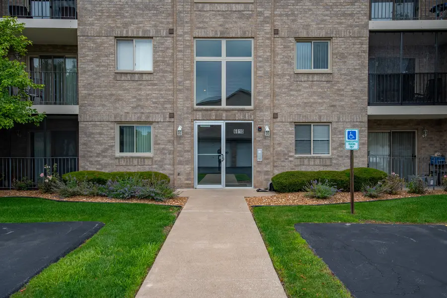 6810 Ridge Point Drive #1A, Oak Forest, IL 60452 - #2