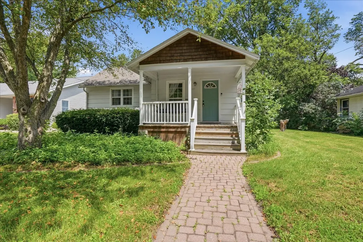 409 N 1st Street, Fairbury, IL 61739 - #1