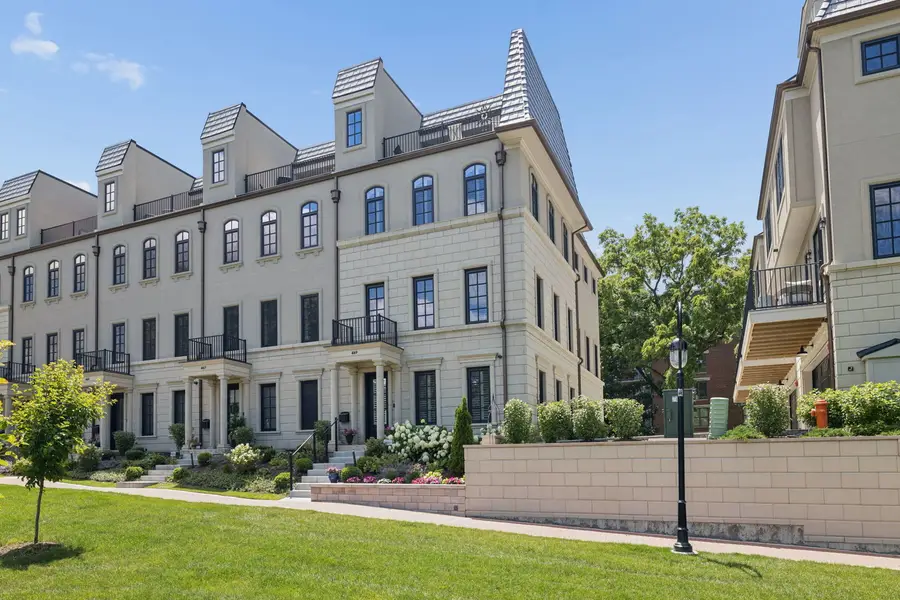 469 Aurora Avenue #469, Naperville, IL 60540 - #2
