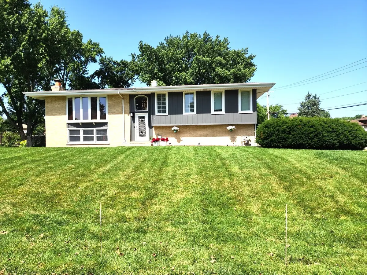 560 Lincoln Street, Roselle, IL 60172 - #1
