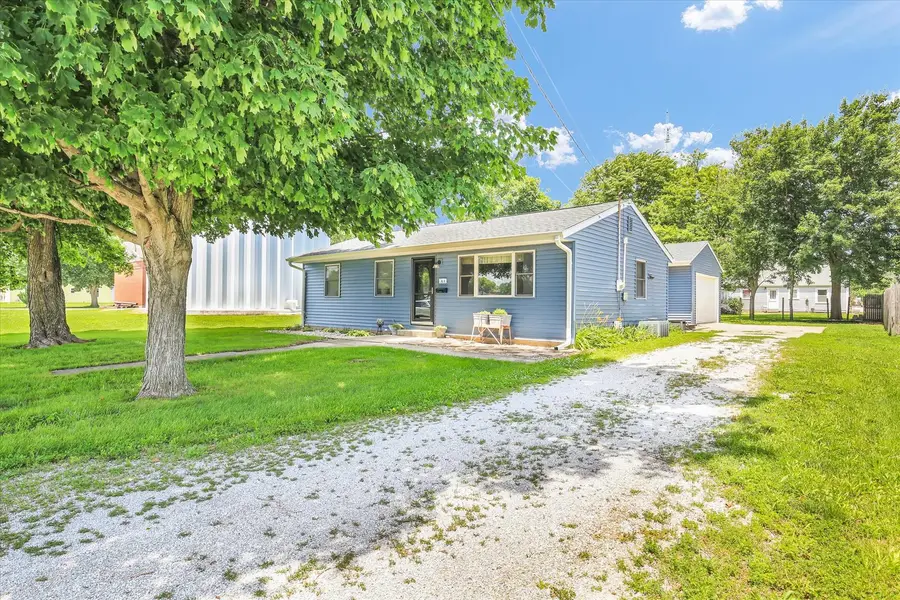 906 E Daggy Street, Tuscola, IL 61953 - #2