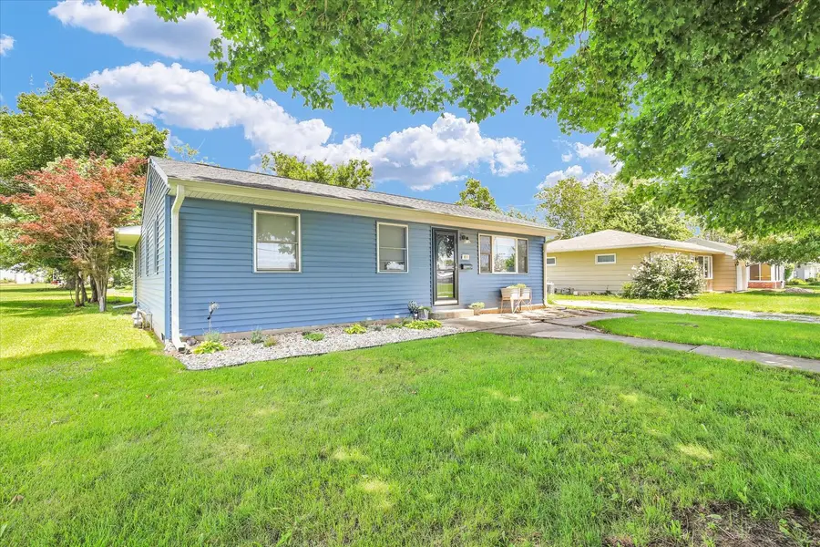906 E Daggy Street, Tuscola, IL 61953 - #3