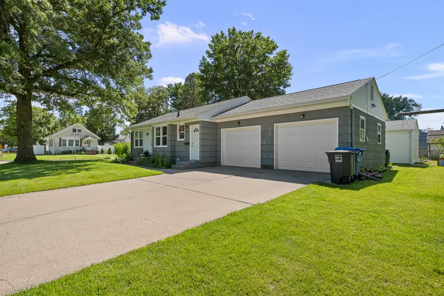 925 42nd Street, Moline, IL 61265 - #2