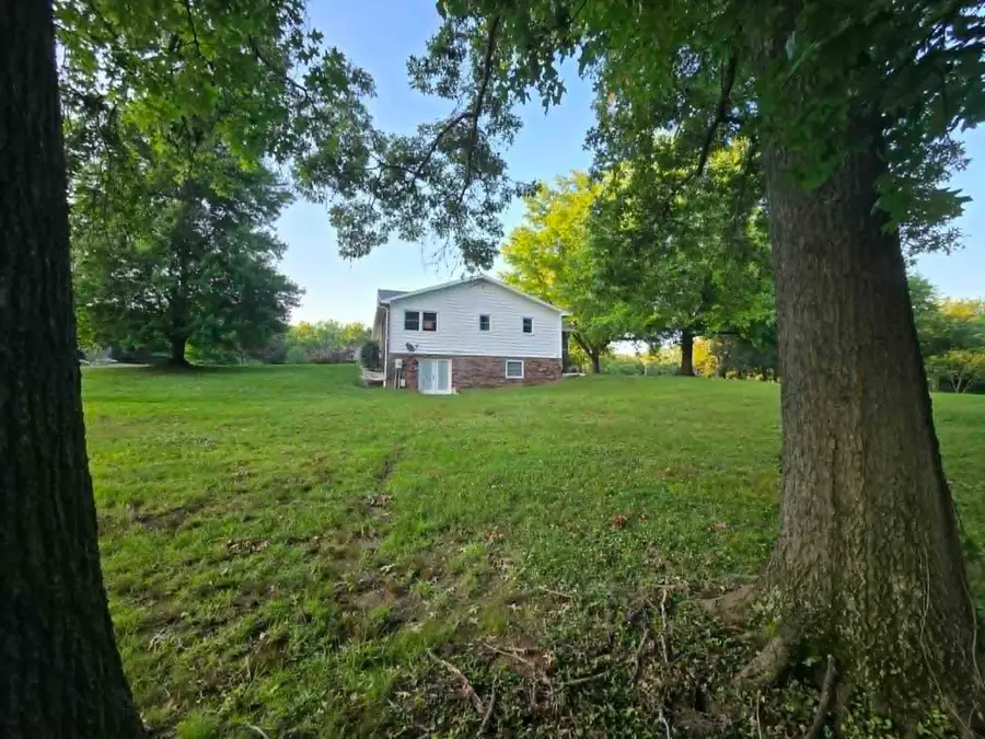 15680 N Cooks Drive, Mount Vernon, IL 62864 - #3