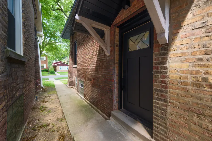 7625 S Clyde Avenue, Chicago, IL 60649 - #3