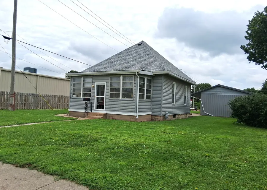 112 E 6th Street, Kewanee, IL 61443 - #3